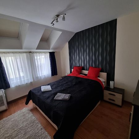 Merry&Car - Huge Balcony + Living Room + 2Br 부다페스트 외부 사진