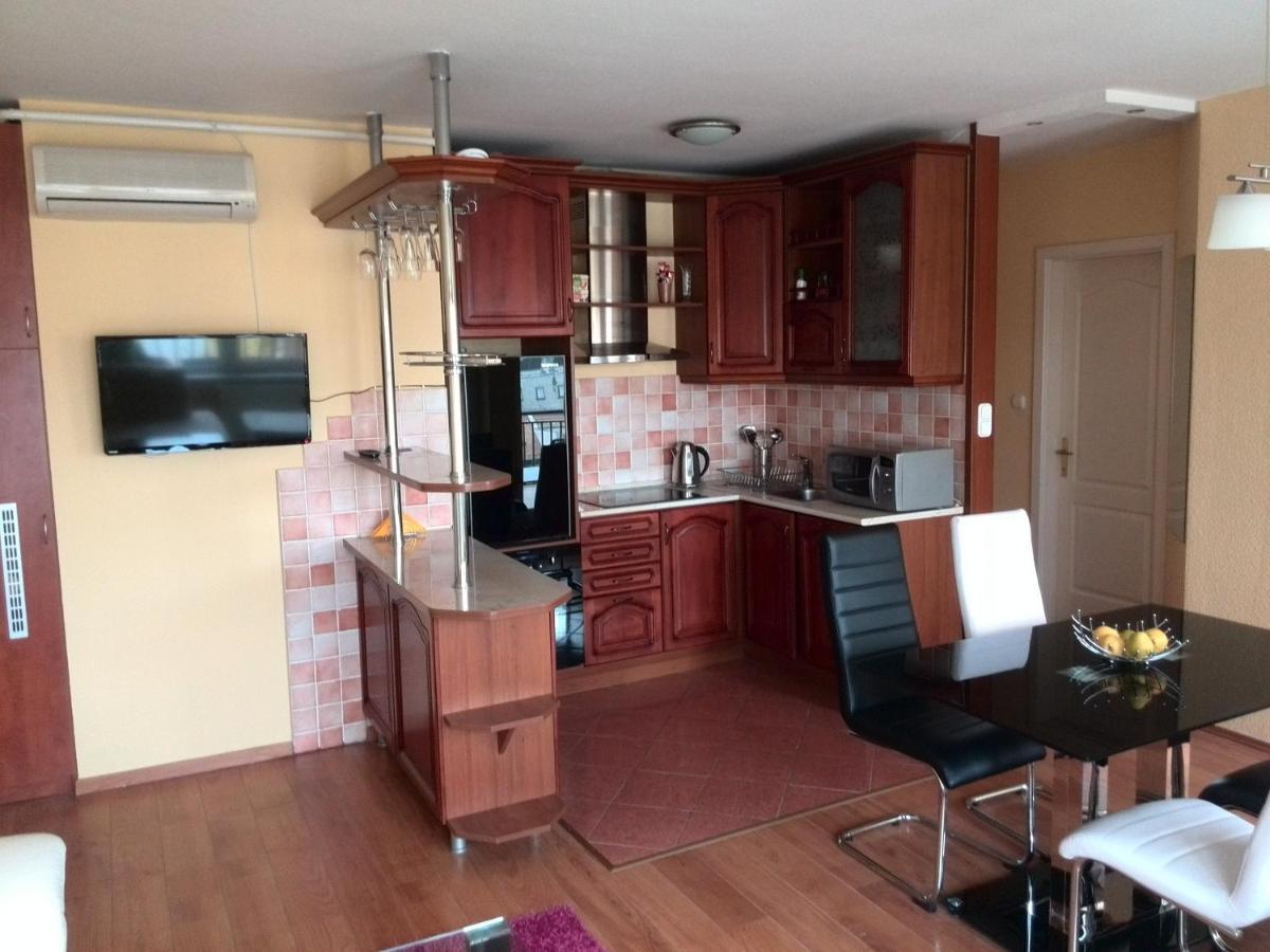 Merry&Car - Huge Balcony + Living Room + 2Br 부다페스트 외부 사진