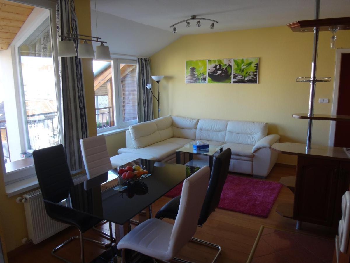 Merry&Car - Huge Balcony + Living Room + 2Br 부다페스트 외부 사진