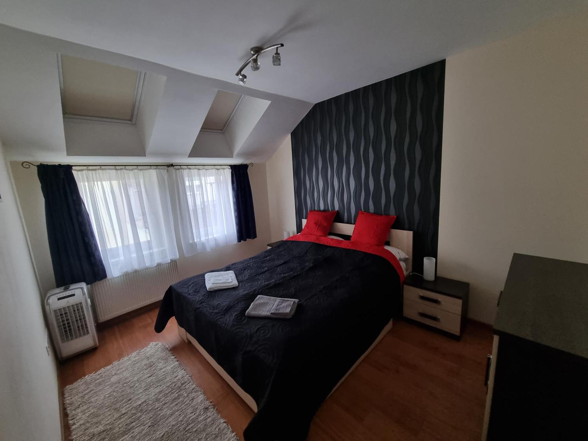Merry&Car - Huge Balcony + Living Room + 2Br 부다페스트 외부 사진